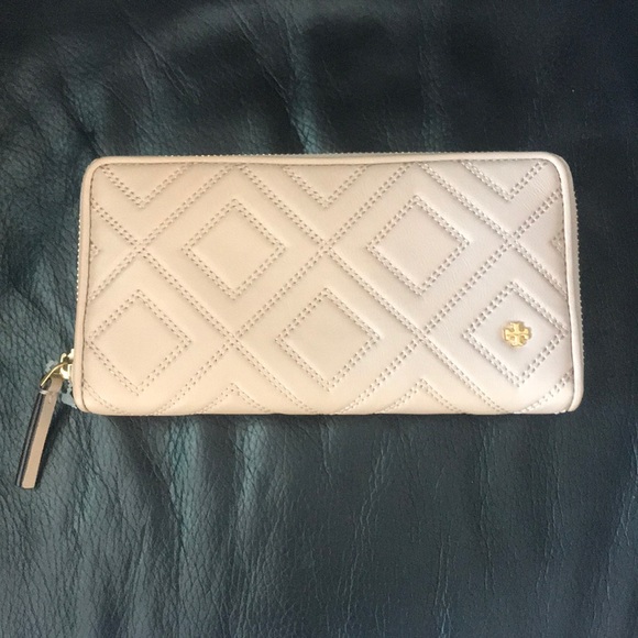 Tory Burch Handbags - Tory Burch Quilted Wallet NWOT